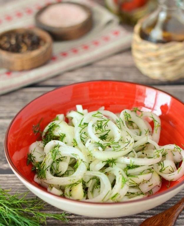 Маринованный лук с уксусом
