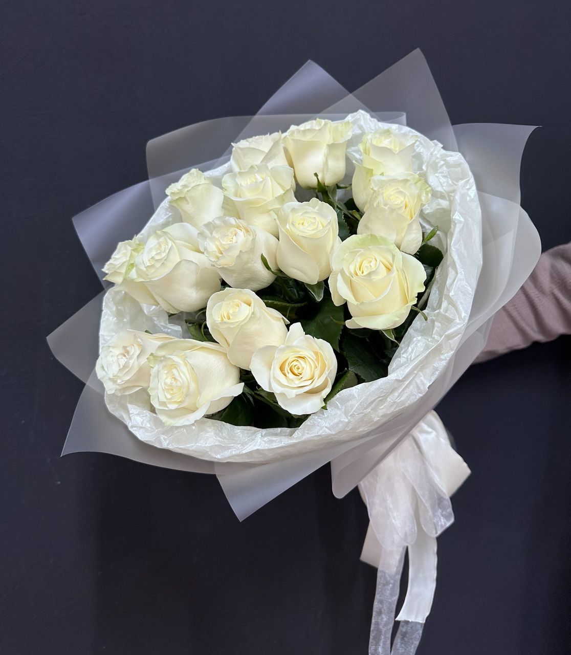 Букет из 15 белых роз 60см