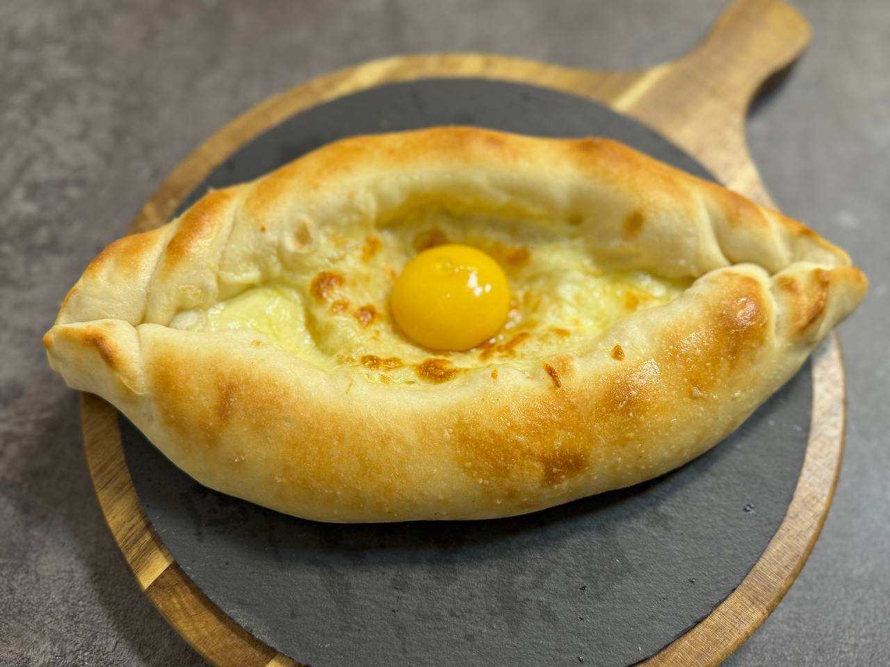 Лодочка с сыром и яйцом