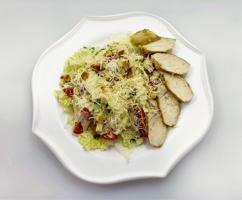 Салат цезарь с курицей
