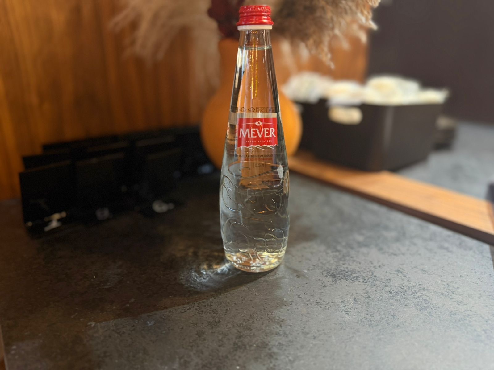 Вода минеральная питьевая Mever