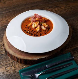 Томатный с горой морепродуктов