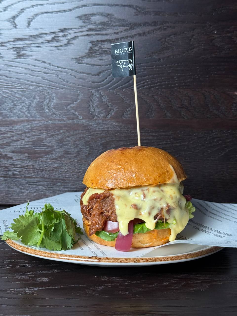 Бургер с рваной говядиной BBQ