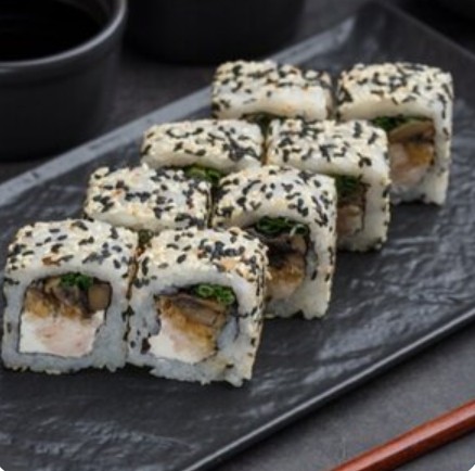 Ролл с курицей и грибами