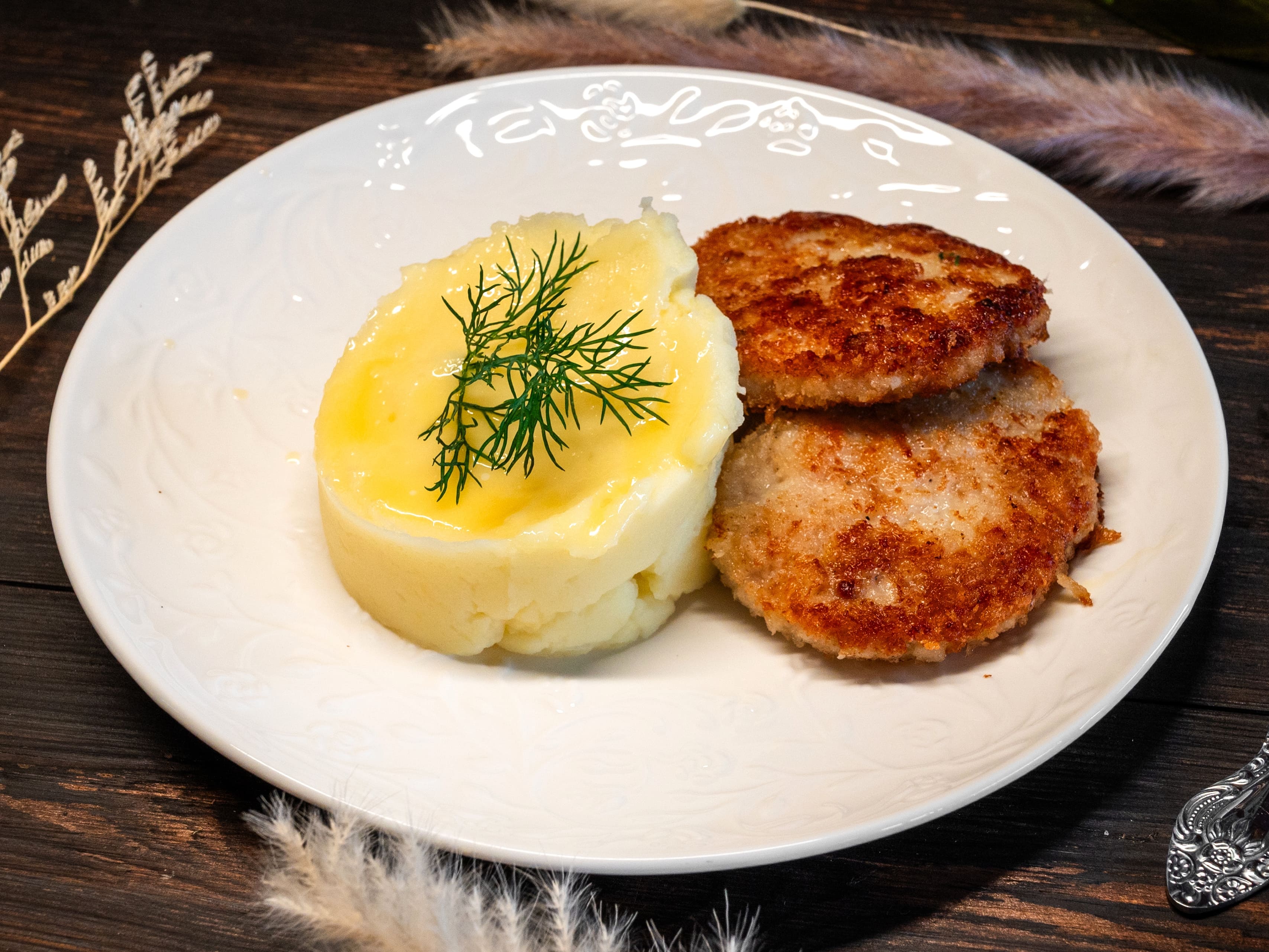 Куриные котлеты с картофельным пюре