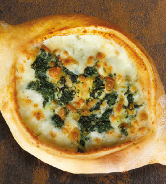 Хачапури по-аджарски со шпинатом