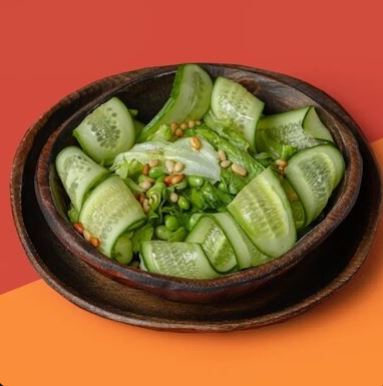 Зеленый салат с бобами эдамаме