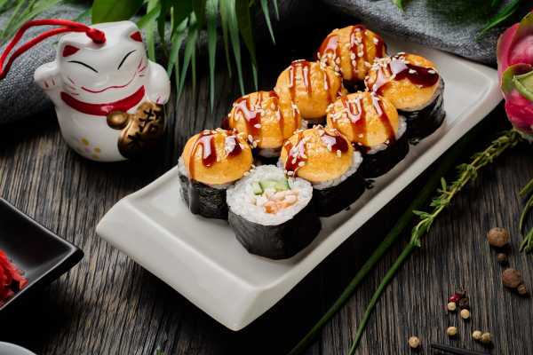 Горячий ролл с креветкой и лососем