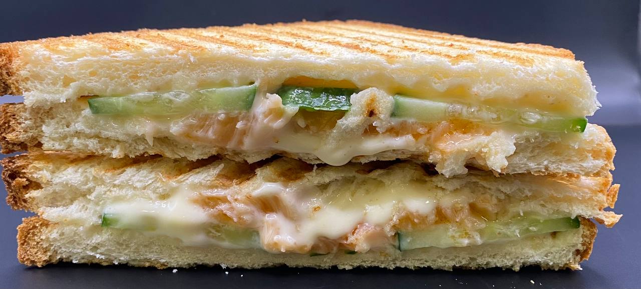 Сендвич с красной рыбой