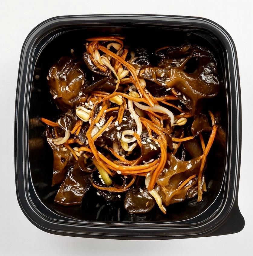 Древесные грибы с овощами