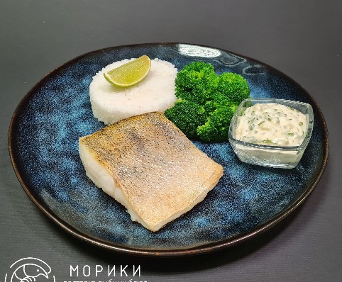 Филе судака с рисом и брокколи