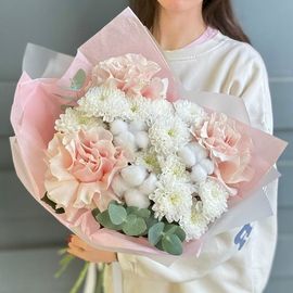 Французские розы с хризантемой и хлопком