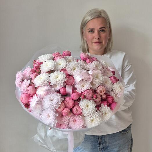 Хризантема и пионовидная роза 