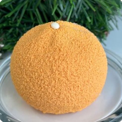 Муссовый десерт Мандарин с клубничной начинкой