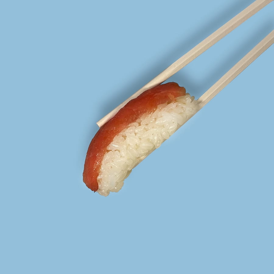 Суши с тунцом