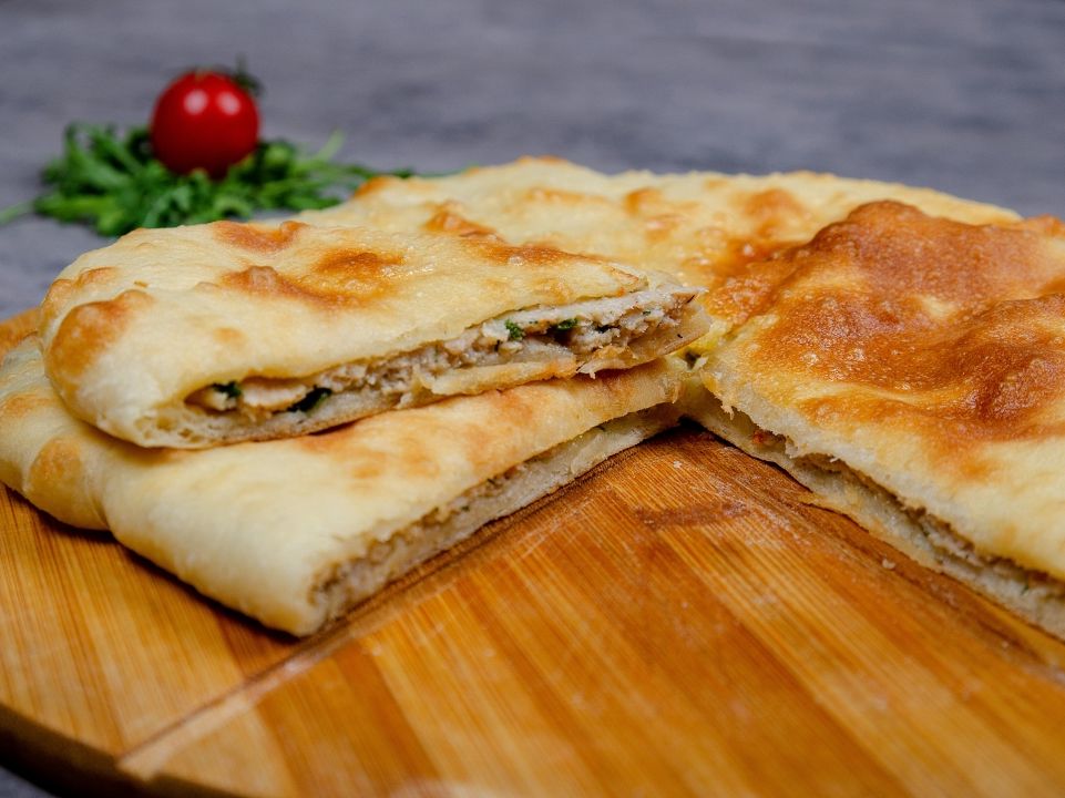Осетинский пирог с курицей и сыром