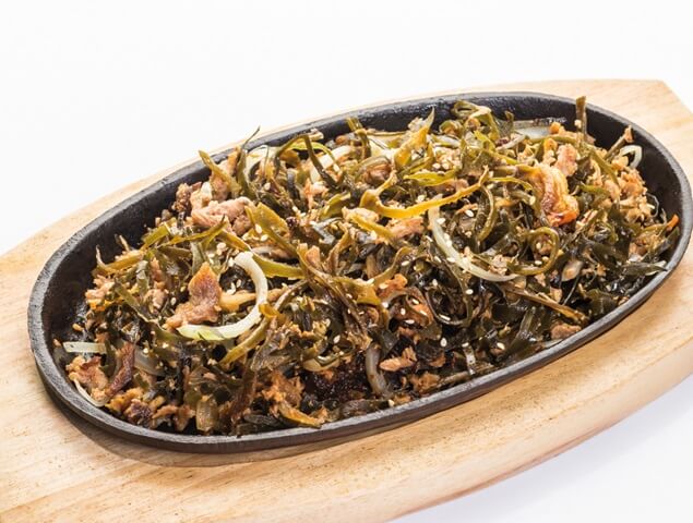 Морская капуста со свининой