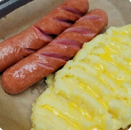 Сосиски с картофельным пюре