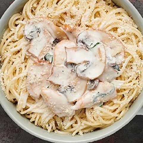 Паста с куриным филе и грибами