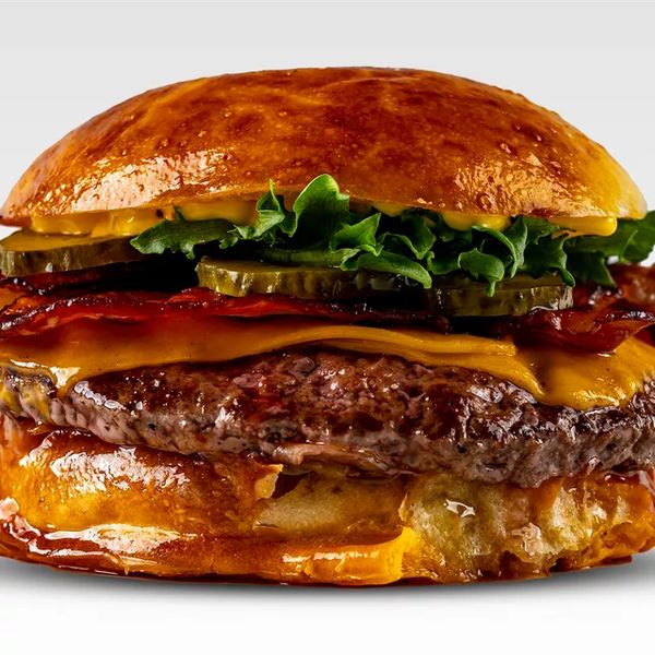 Смеш Бургер с жаренным беконом и луком фри