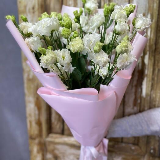 Букет с лизиантусами