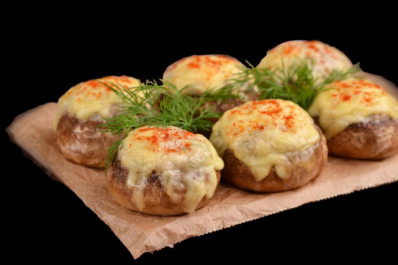 Грибы фаршированные с куриным филе
