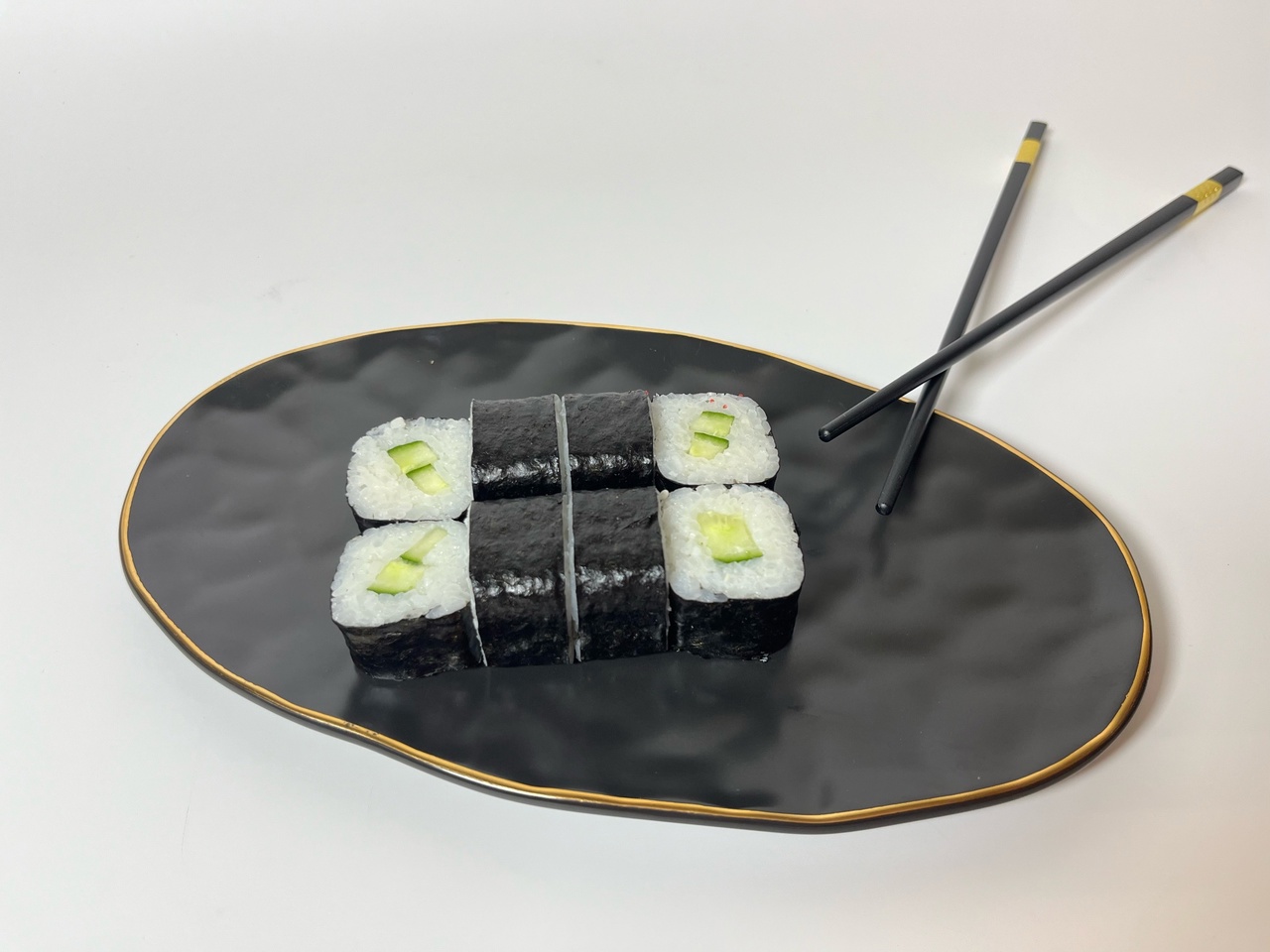 Классический ролл с огурцом