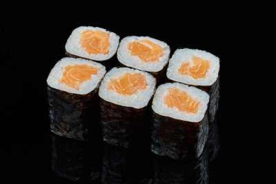 Маки роллы лосось
