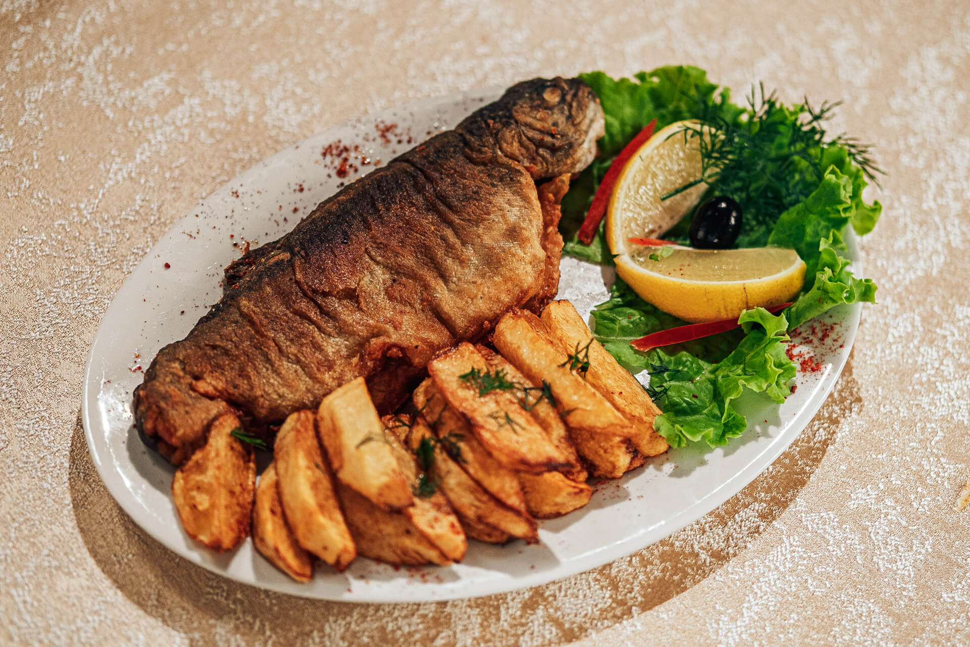 Форель речная с картофелем