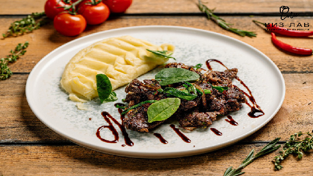 Куриная печень с картофельным пюре