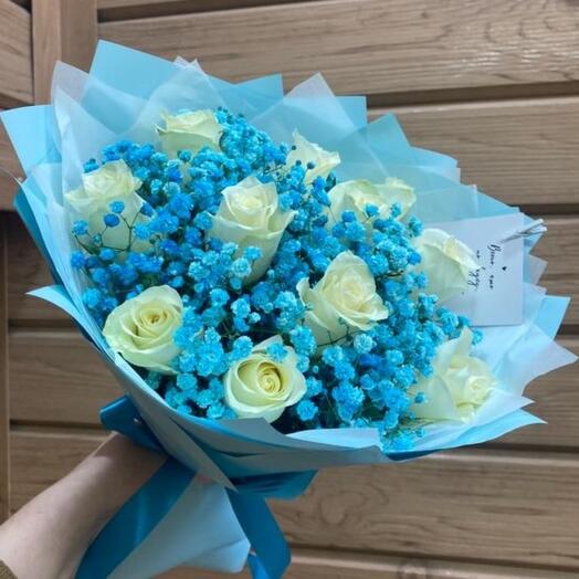 Букет из роз и гипсофилы