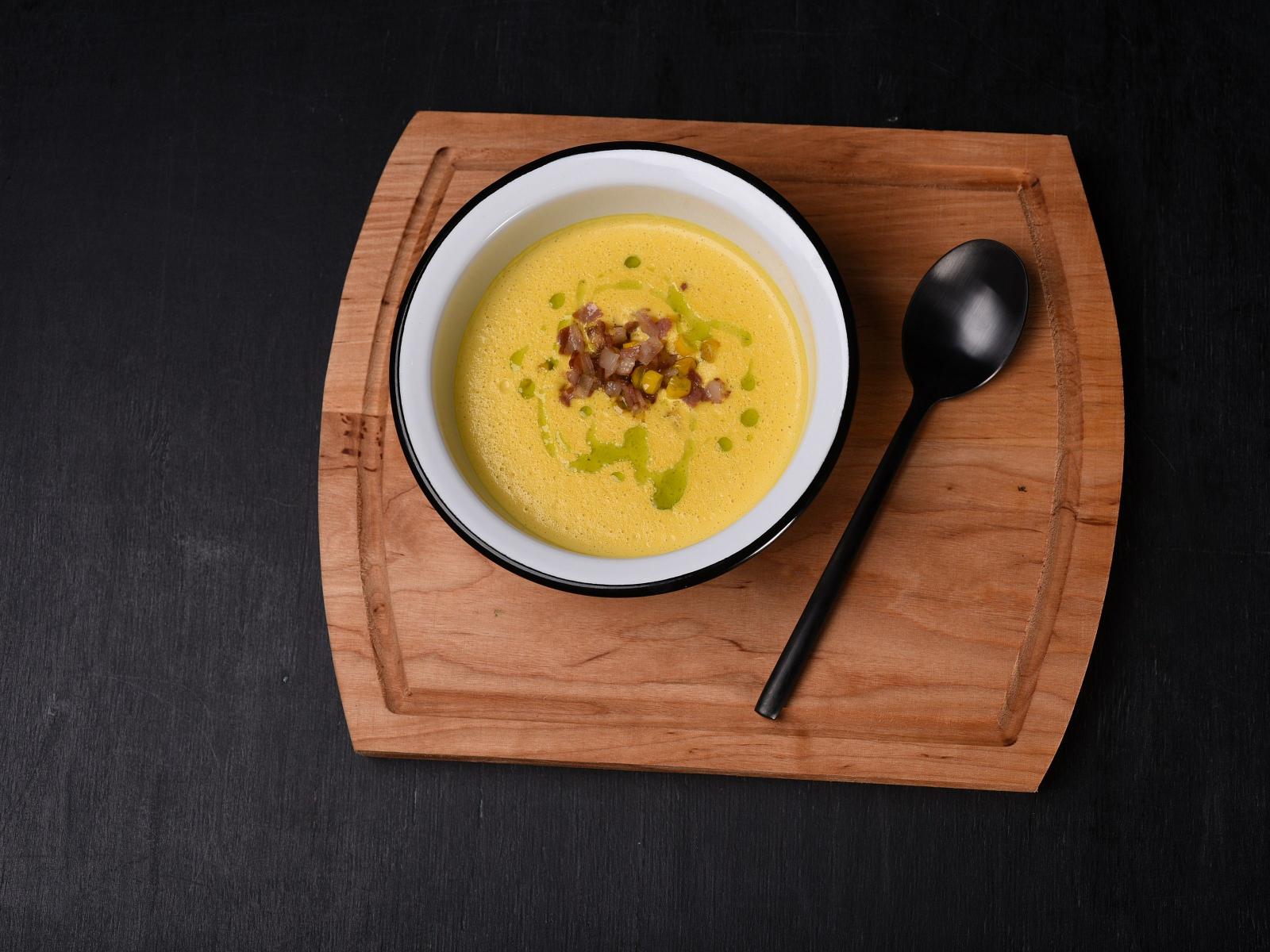 Сырный крем суп с кукурузой и беконом