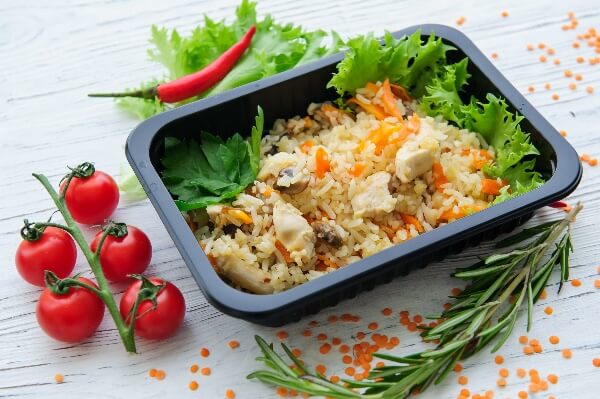 Плов с куриным филе, грибами и овощами