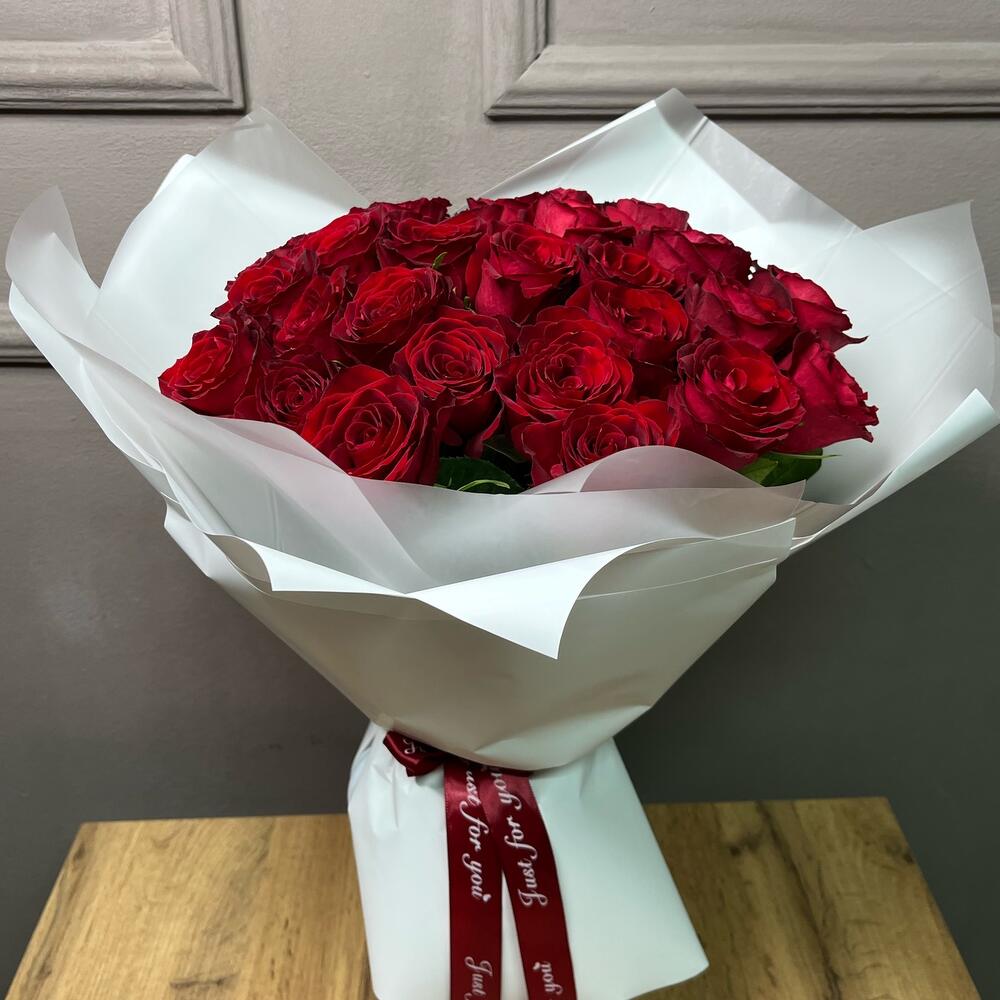 Роза красная 25 Шт а дизайнерской упаковке