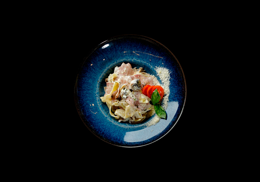 Фетучини с ветчиной и грибами