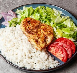 Стейк из куриного филе с рисом