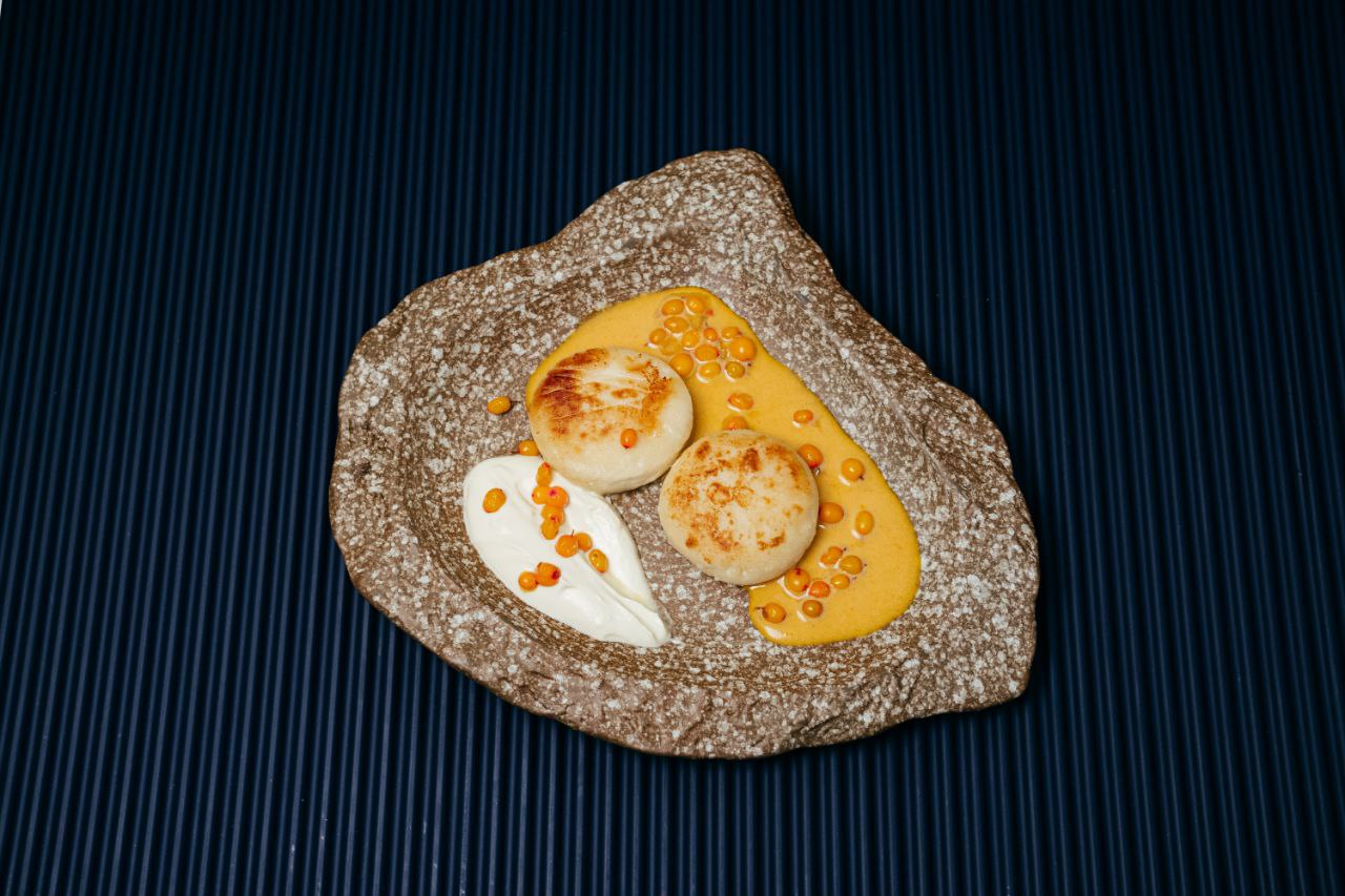 Сырники, облепиховая сгущёнка