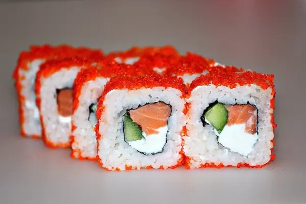 Ролл Калиф с лососем Тобико 200гр