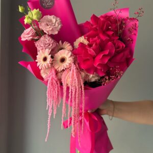 Яркий сборный букет