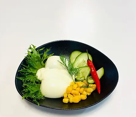 Яйцо под майонез. с кукуруз. и сол. огурцом
