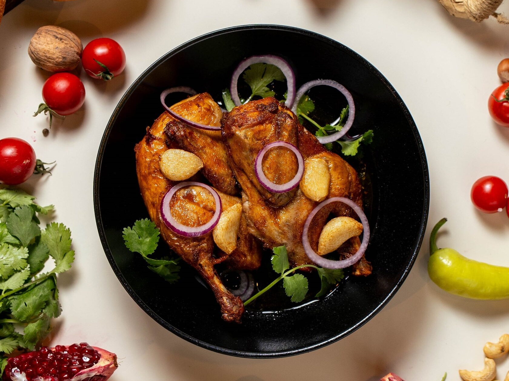 Цыпленок по-ливански с чесноком, хумусом и лепешкой