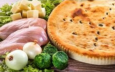 Пирог с курицей, сыром и шпинатом
