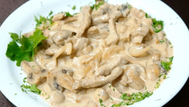 Бефстроганов из курицы