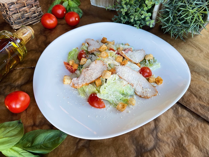 Салат цезарь с курицей