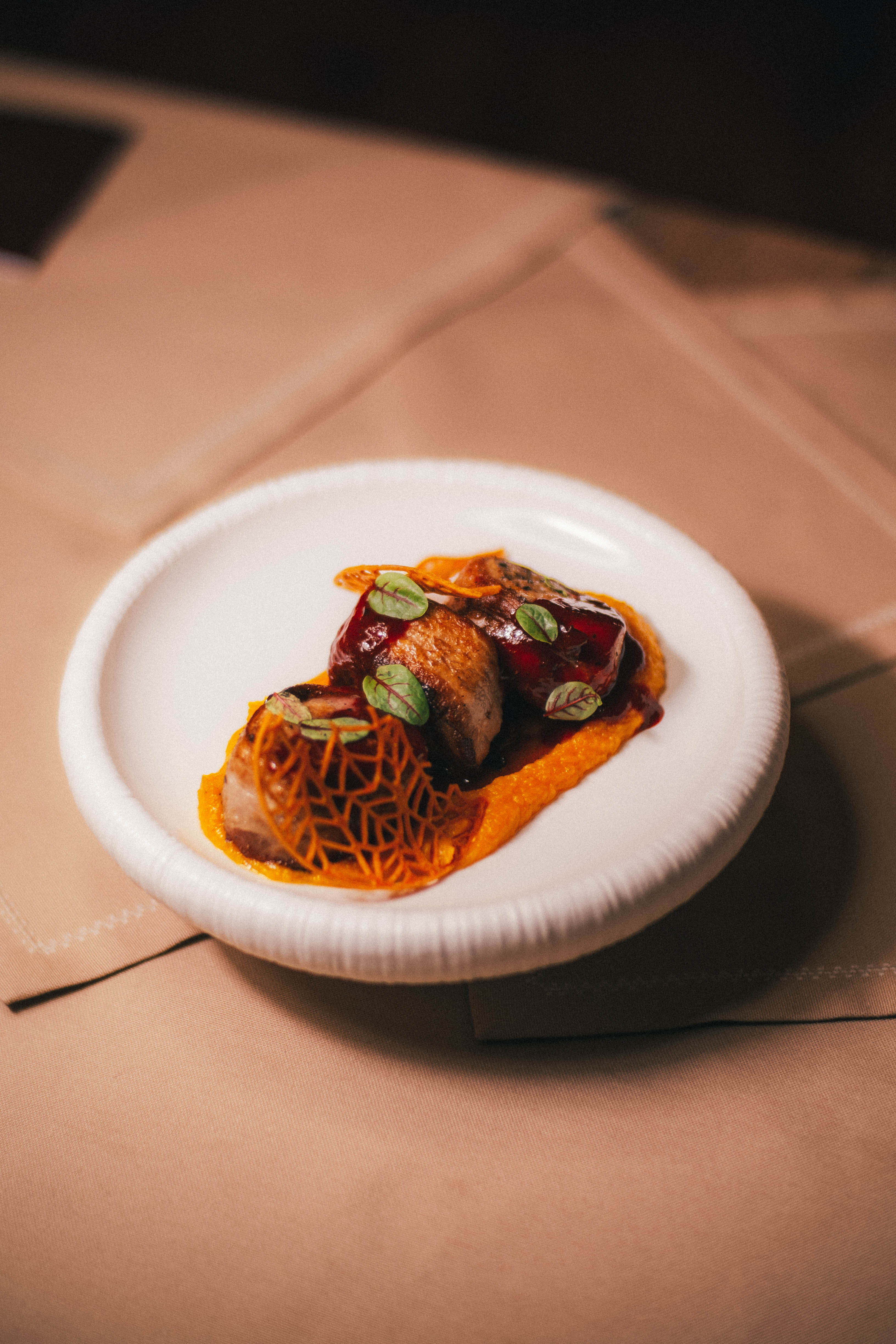 Свиные медальоны с пряной тыквой 