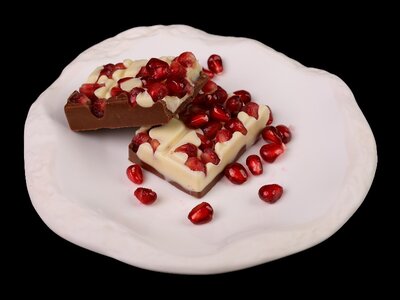 Гранат в шоколаде
