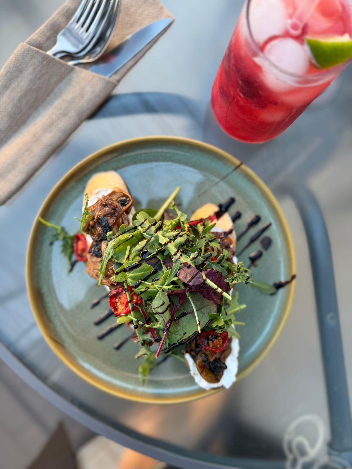 Брускетта с уткой Конфи