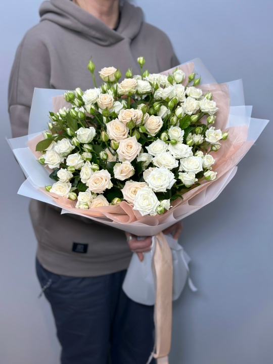 Букет с кустовыми розами «Венеция»