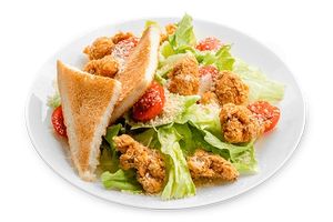 Салат Цезарь с курицей