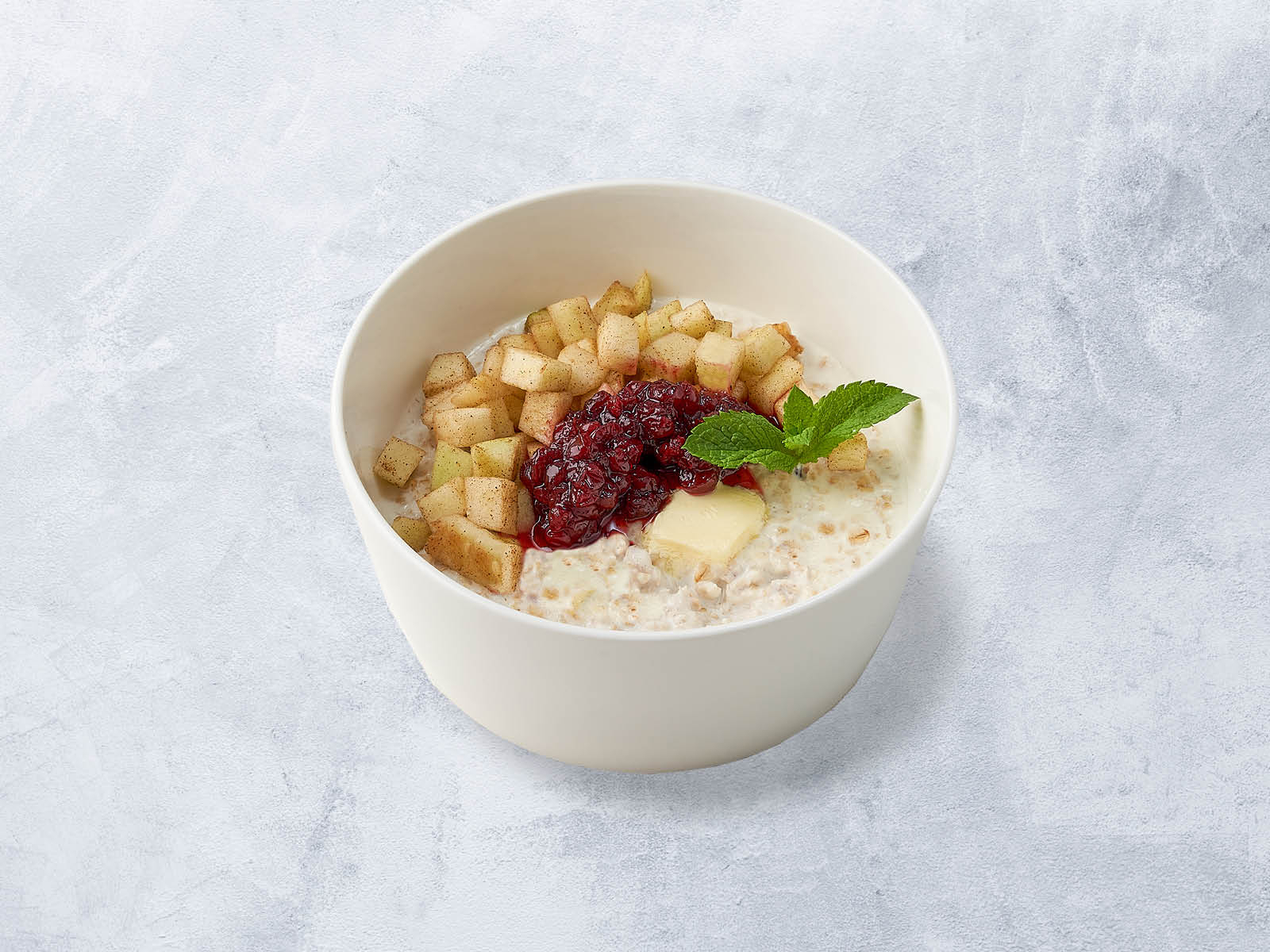 Овсяная каша с брусникой и яблоком на альтернативном.